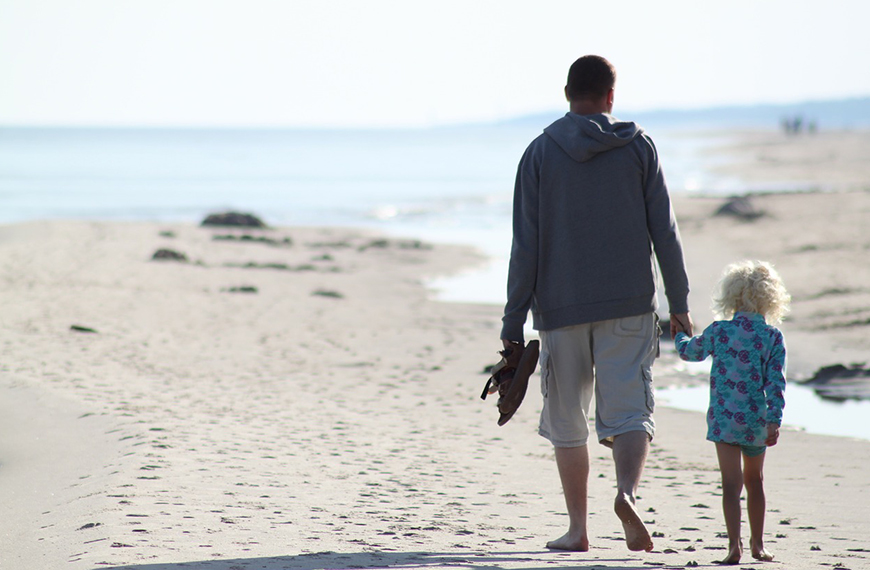 dad-daughter-beach-2