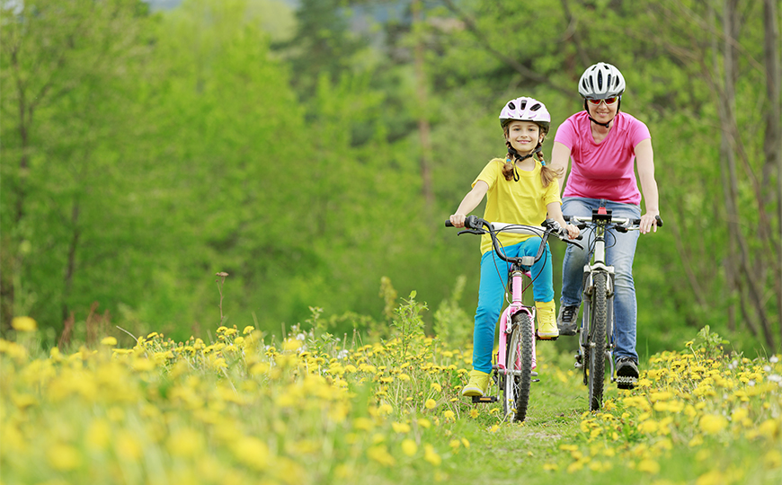 mom-daughter-bike-ride