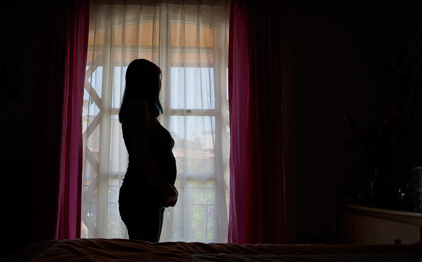 pregnant-teen-window-silhouette